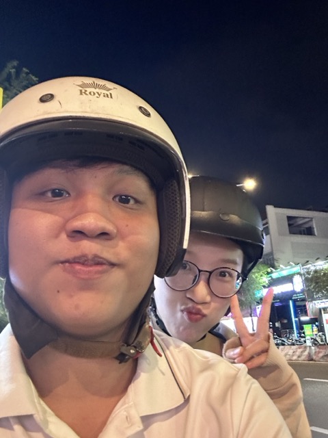 Đi mua sinh tố (nước đá tặng kèm dâu) nò